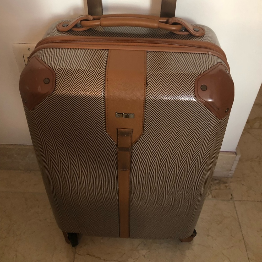 Hartman carryon